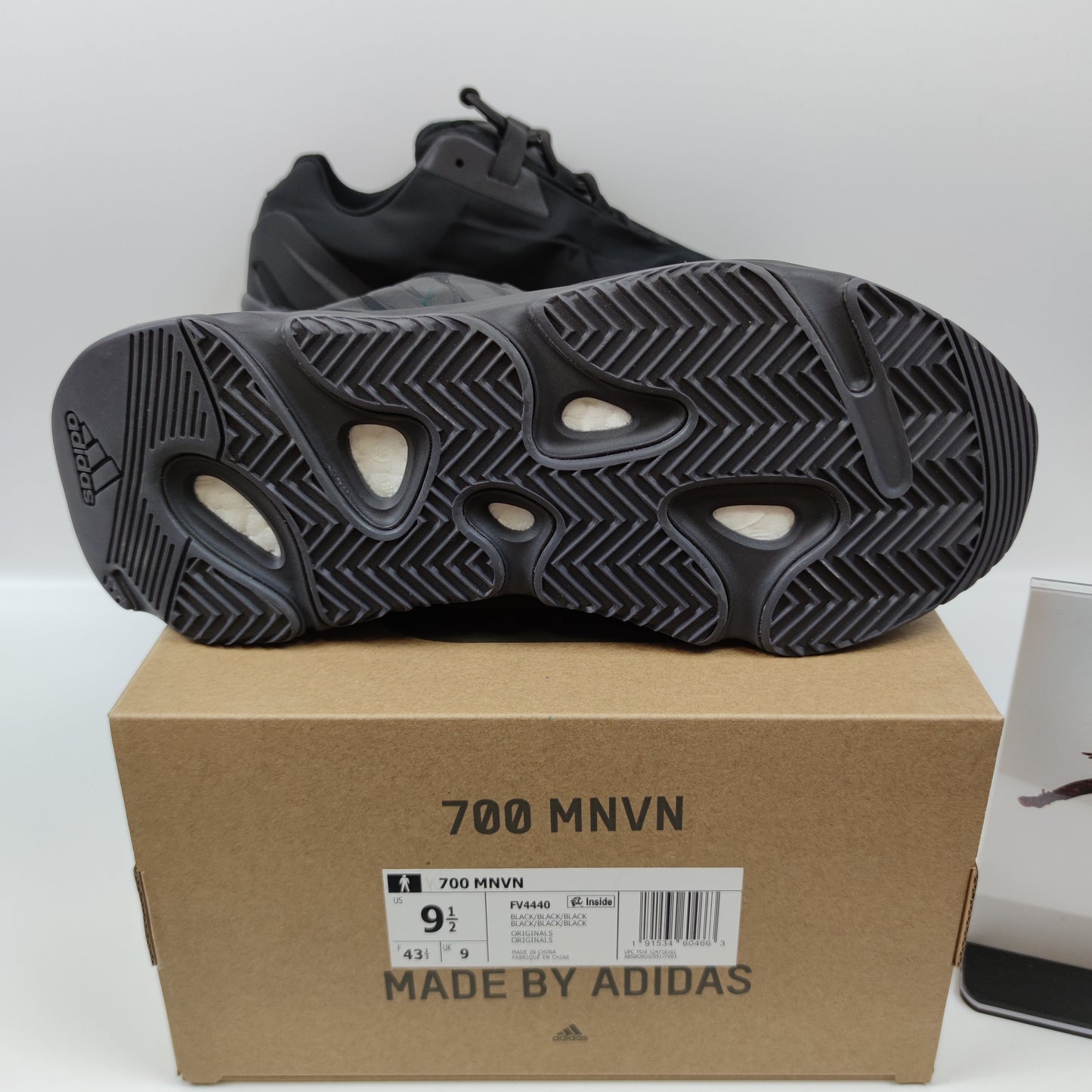 Adidas Originals Yeezy Boost 700 MNVN FV4440 - Nike x Jordan