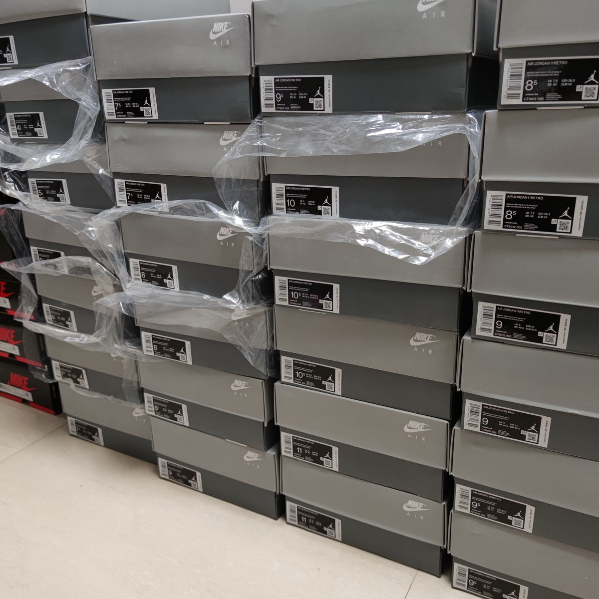 Nike x Jordan. Officially authorized shoes of the highest quality. Generally, it will be shipped within 1-3 days, and the tracking number will be provided to you by email the next day, express delivery will take about 3-10 days from Hong Kong.