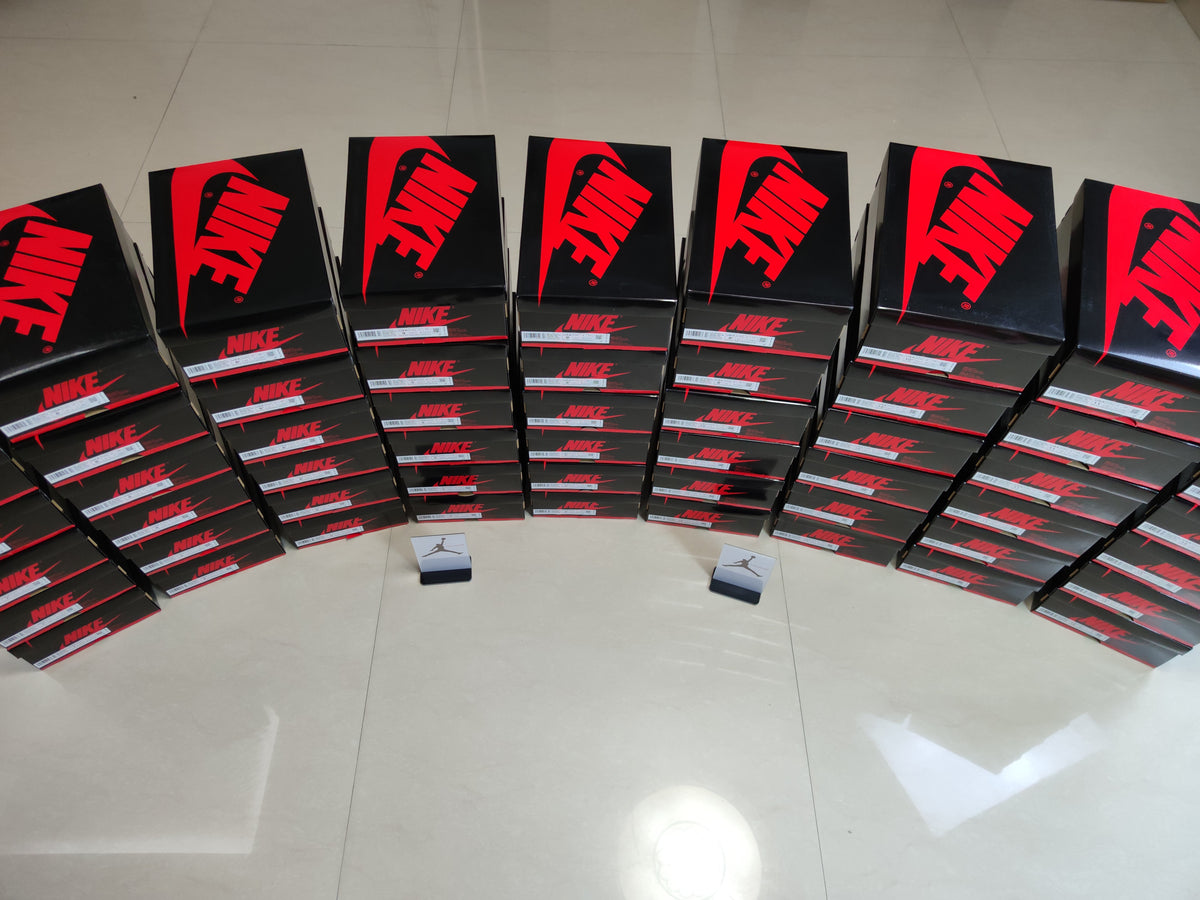 Nike x Jordan. Officially authorized shoes of the highest quality. Generally, it will be shipped within 1-3 days, and the tracking number will be provided to you by email the next day, express delivery will take about 3-10 days from Hong Kong.