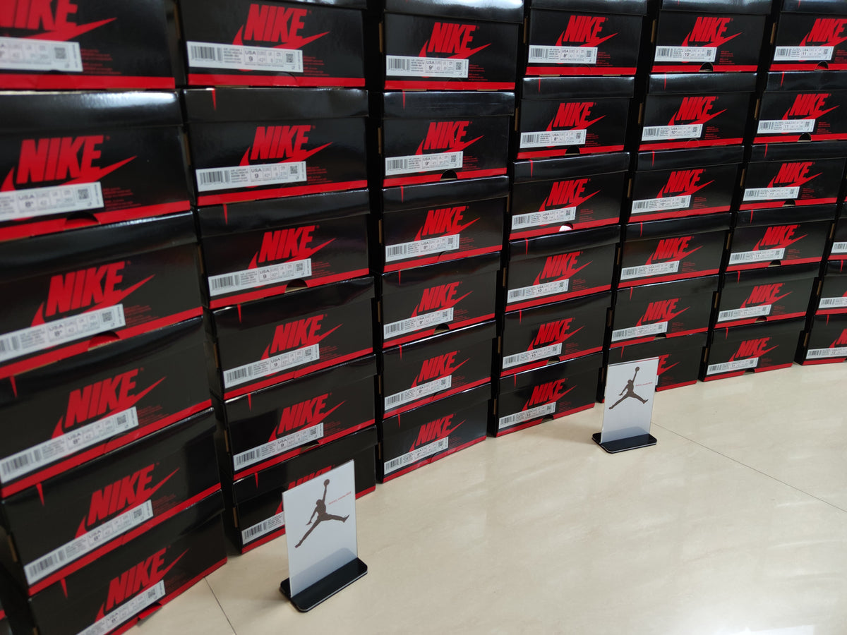 Nike x Jordan. Officially authorized shoes of the highest quality. Generally, it will be shipped within 1-3 days, and the tracking number will be provided to you by email the next day, express delivery will take about 3-10 days from Hong Kong.