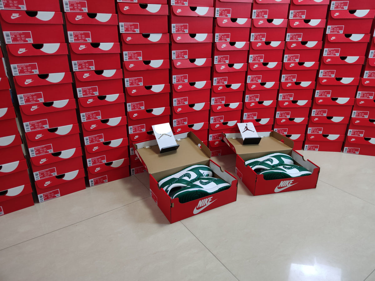 Nike x Jordan. Officially authorized shoes of the highest quality. Generally, it will be shipped within 1-3 days, and the tracking number will be provided to you by email the next day, express delivery will take about 3-10 days from Hong Kong.