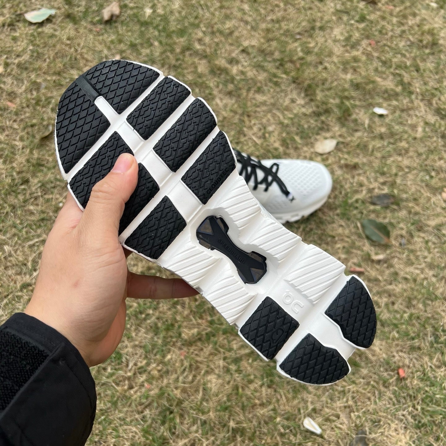 On Running Cloud X 4 Ivory Black 3ME30040791 - Nike x Jordan