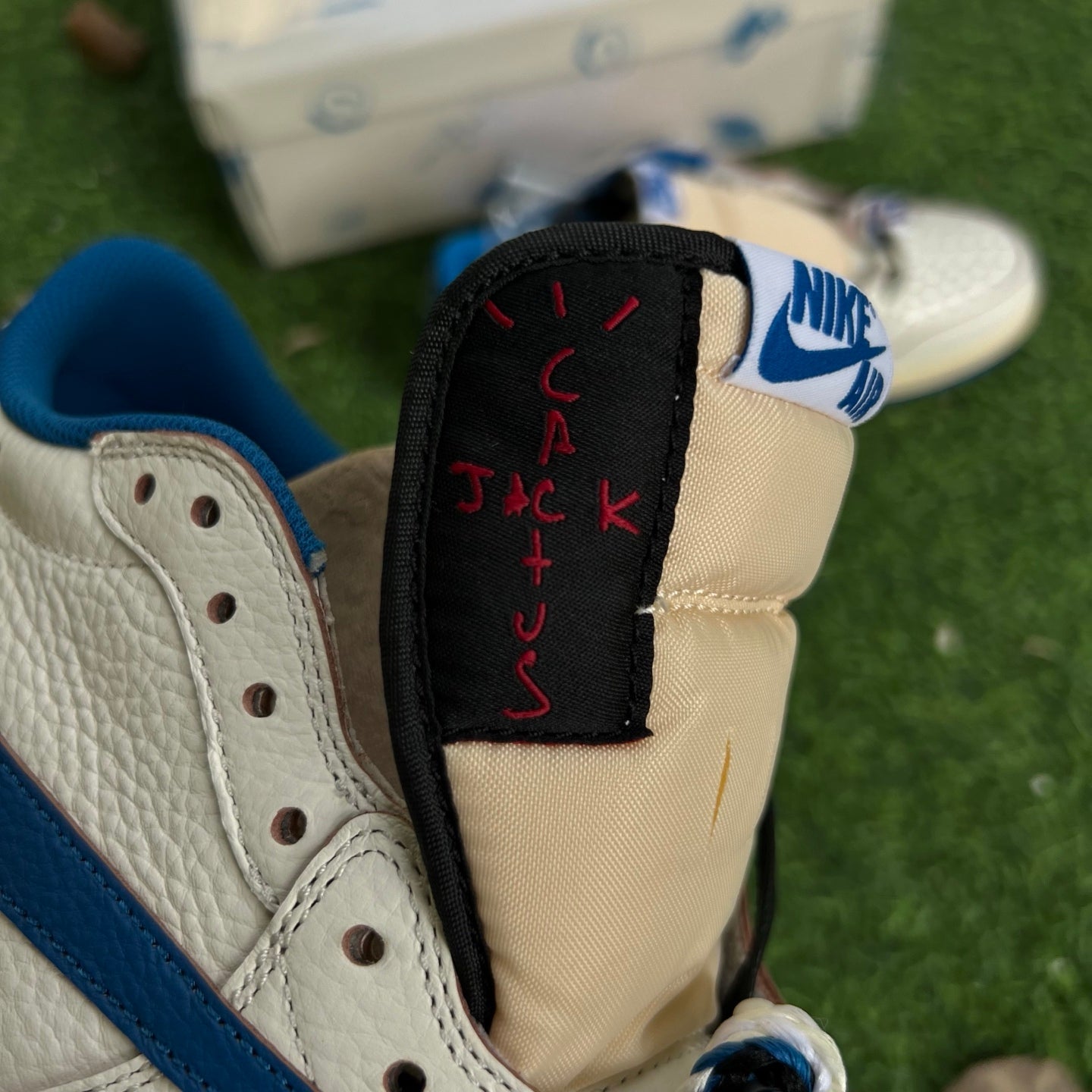 Travis Scott x Air Jordan 1 Low OG DM7866-104 - Nike x Jordan