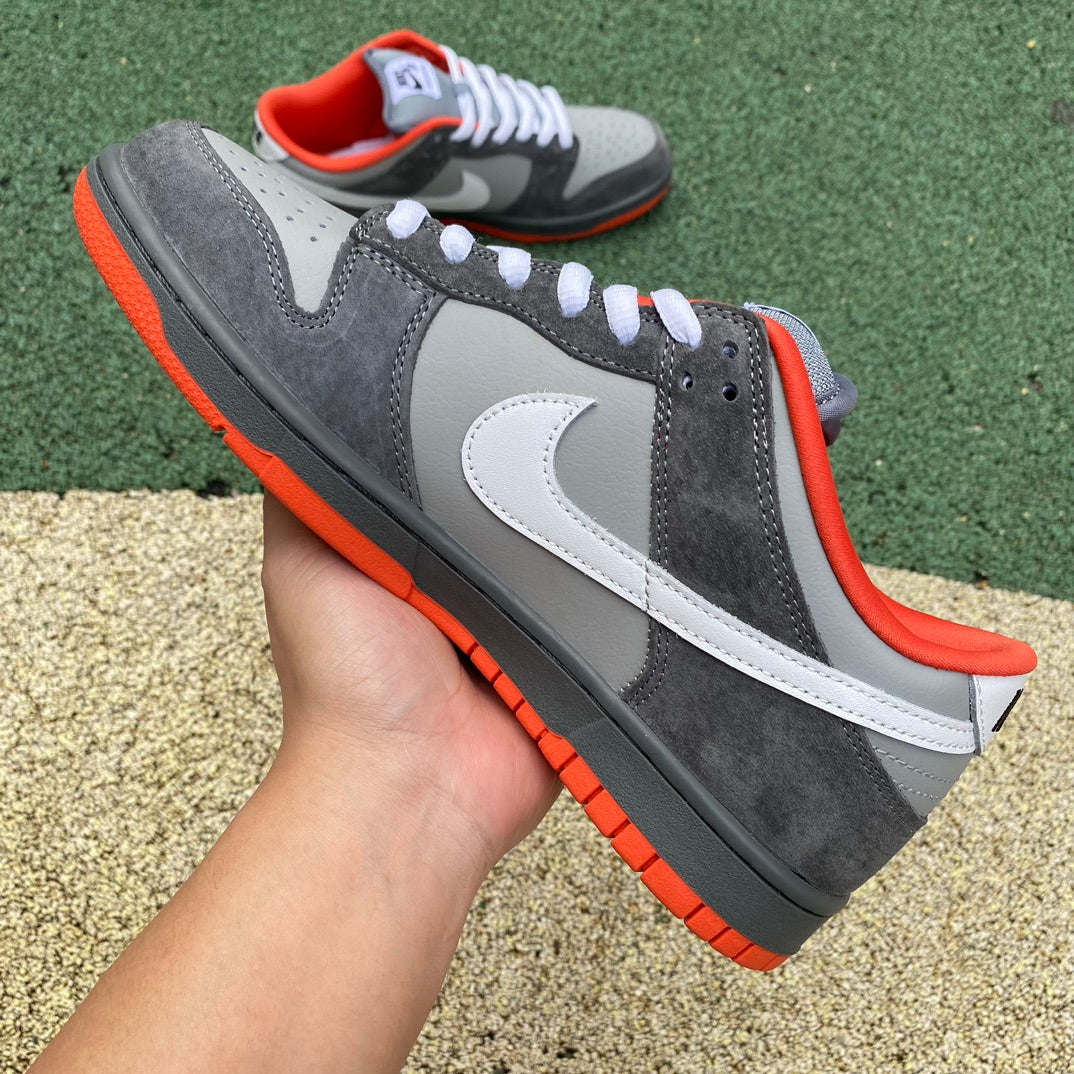 Nike SB Dunk Low Staple NYC Pigeon 304292-011 - Nike x Jordan