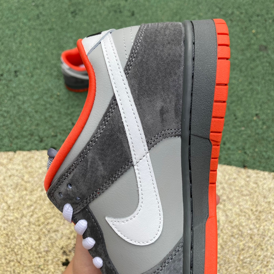 Nike SB Dunk Low Staple NYC Pigeon 304292-011 - Nike x Jordan