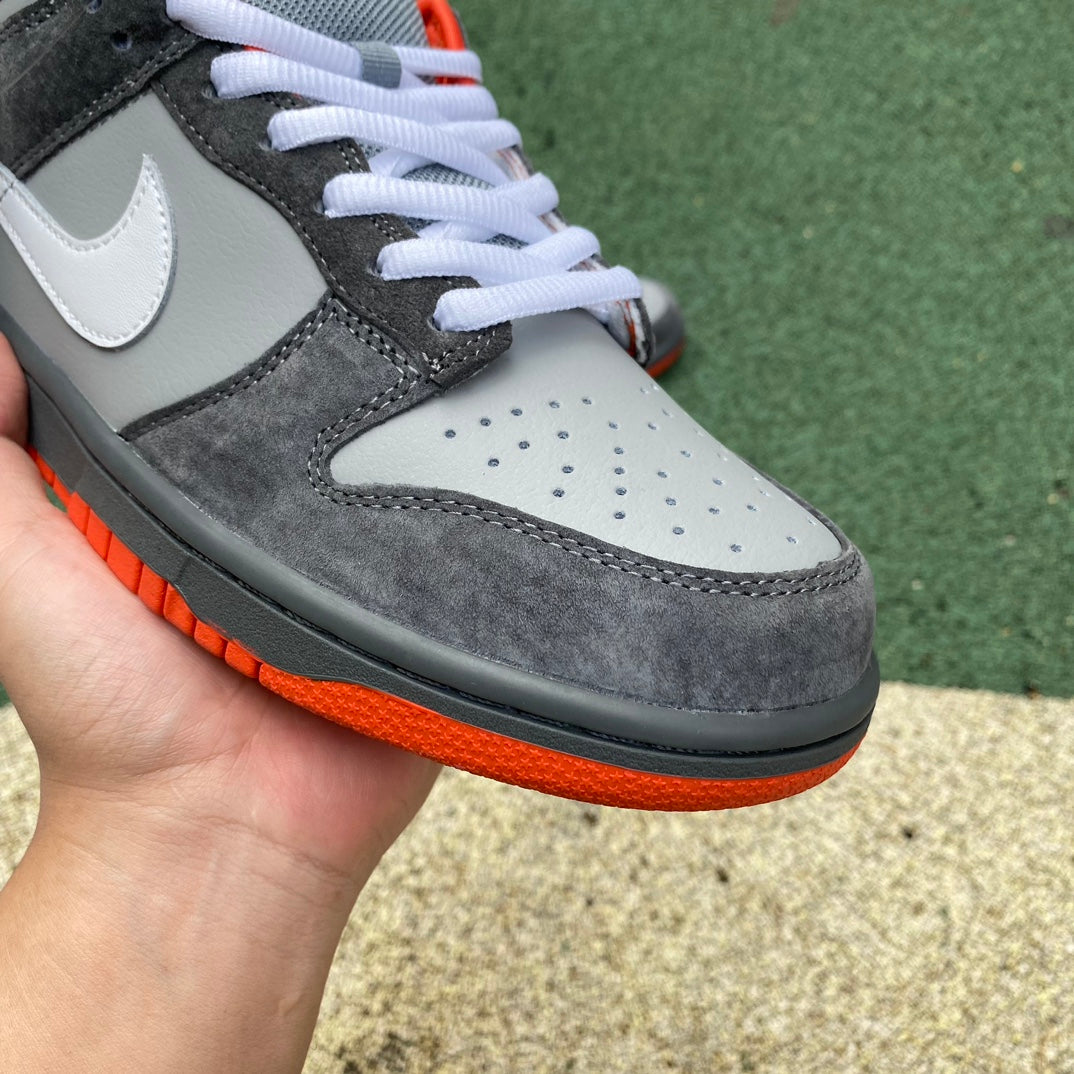 Nike SB Dunk Low Staple NYC Pigeon 304292-011 - Nike x Jordan