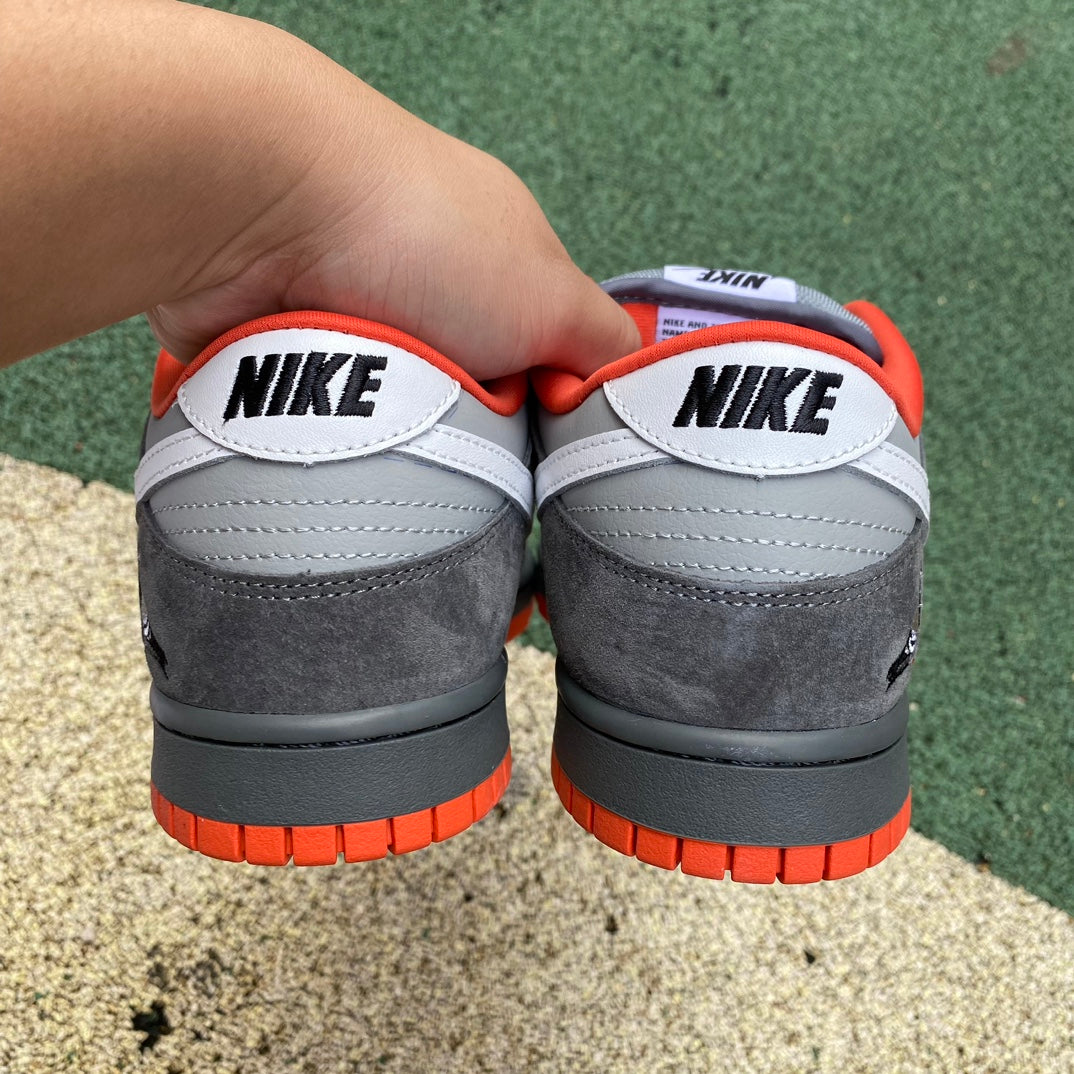 Nike SB Dunk Low Staple NYC Pigeon 304292-011 - Nike x Jordan