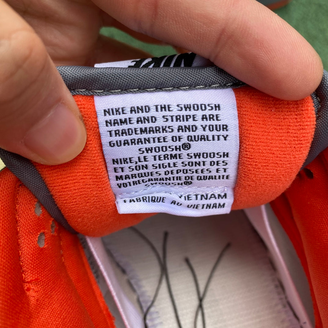 Nike SB Dunk Low Staple NYC Pigeon 304292-011 - Nike x Jordan