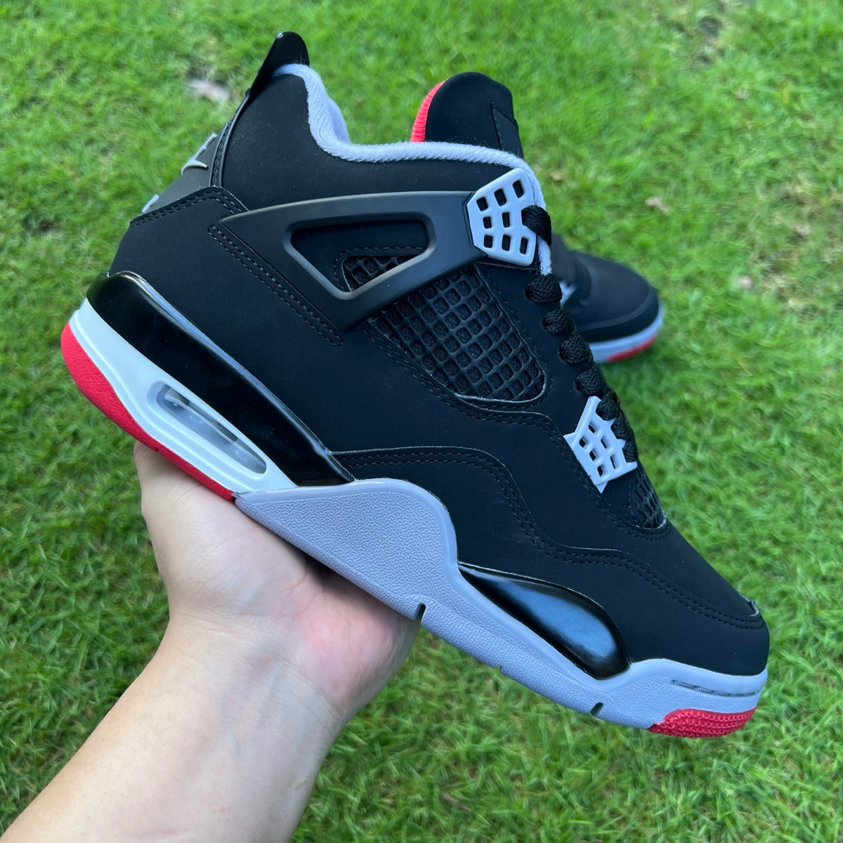 Air Jordan 4 Retro OG Bred 2026 IX8180-001
