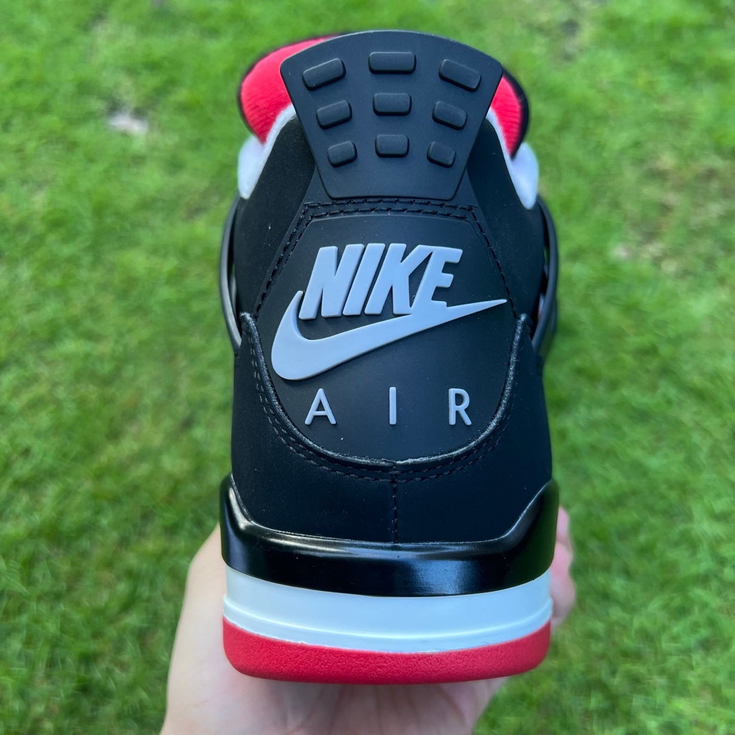 Air Jordan 4 Retro OG Bred 2026 IX8180-001