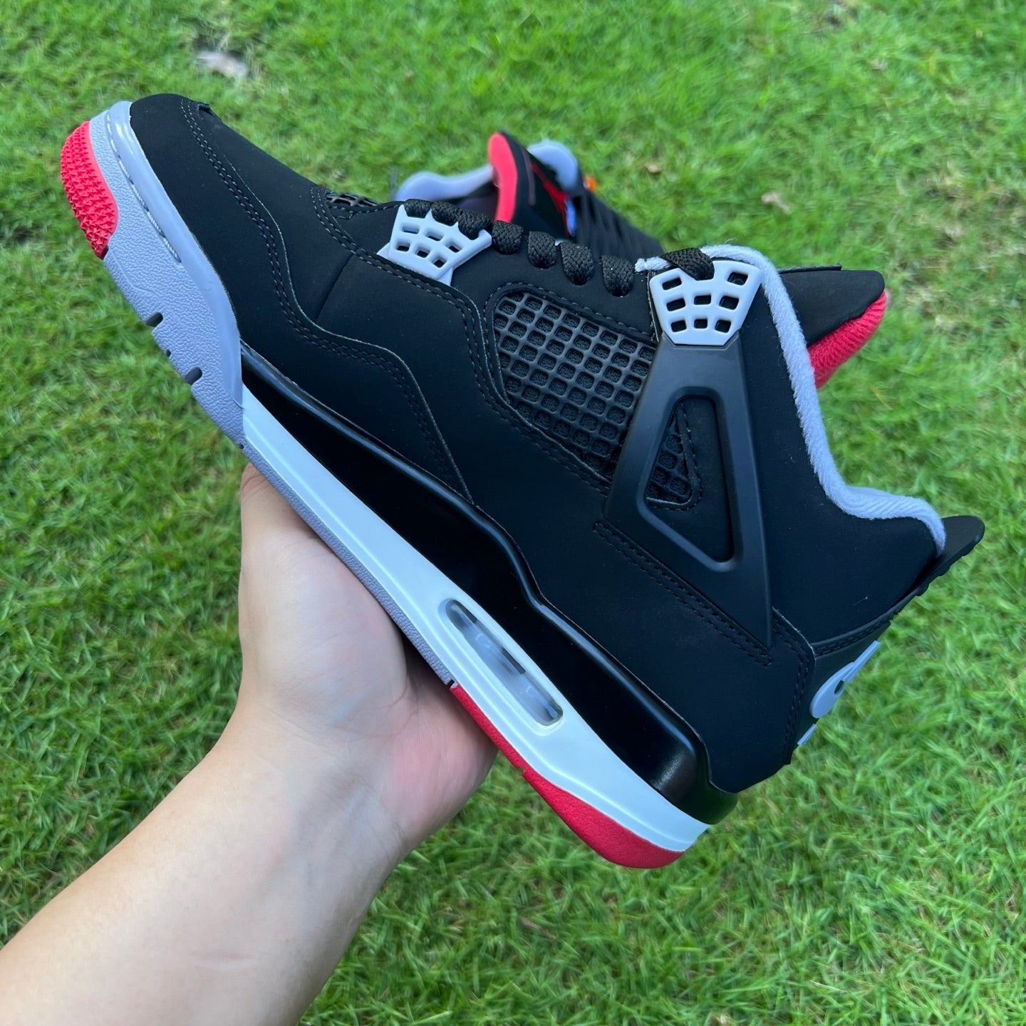 Air Jordan 4 Retro OG Bred 2026 IX8180-001