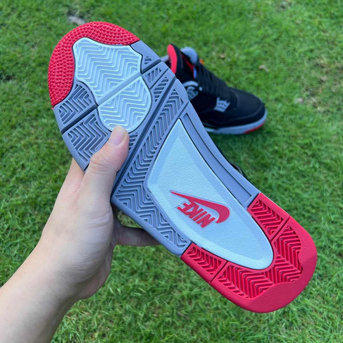 Air Jordan 4 Retro OG Bred 2026 IX8180-001