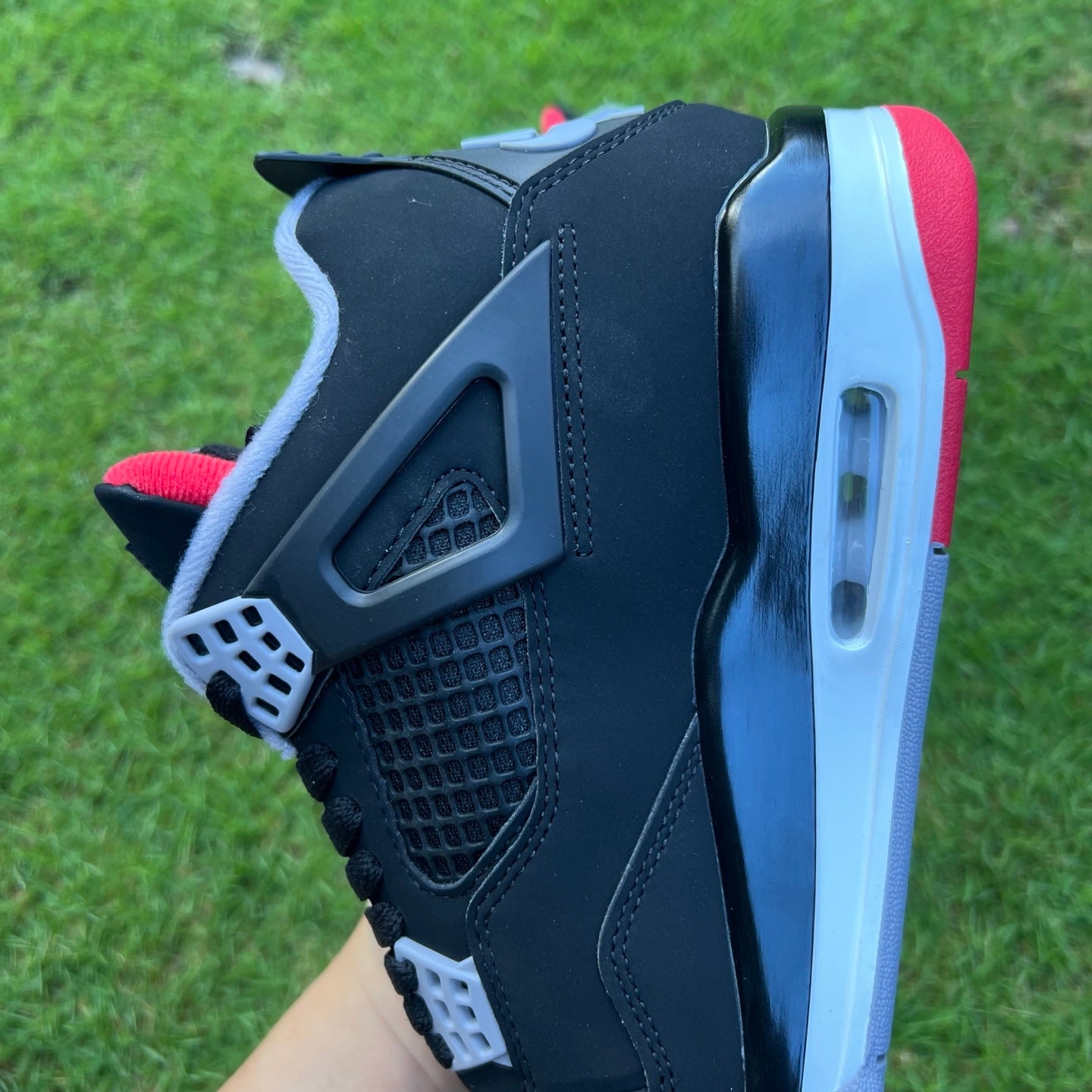 Air Jordan 4 Retro OG Bred 2026 IX8180-001