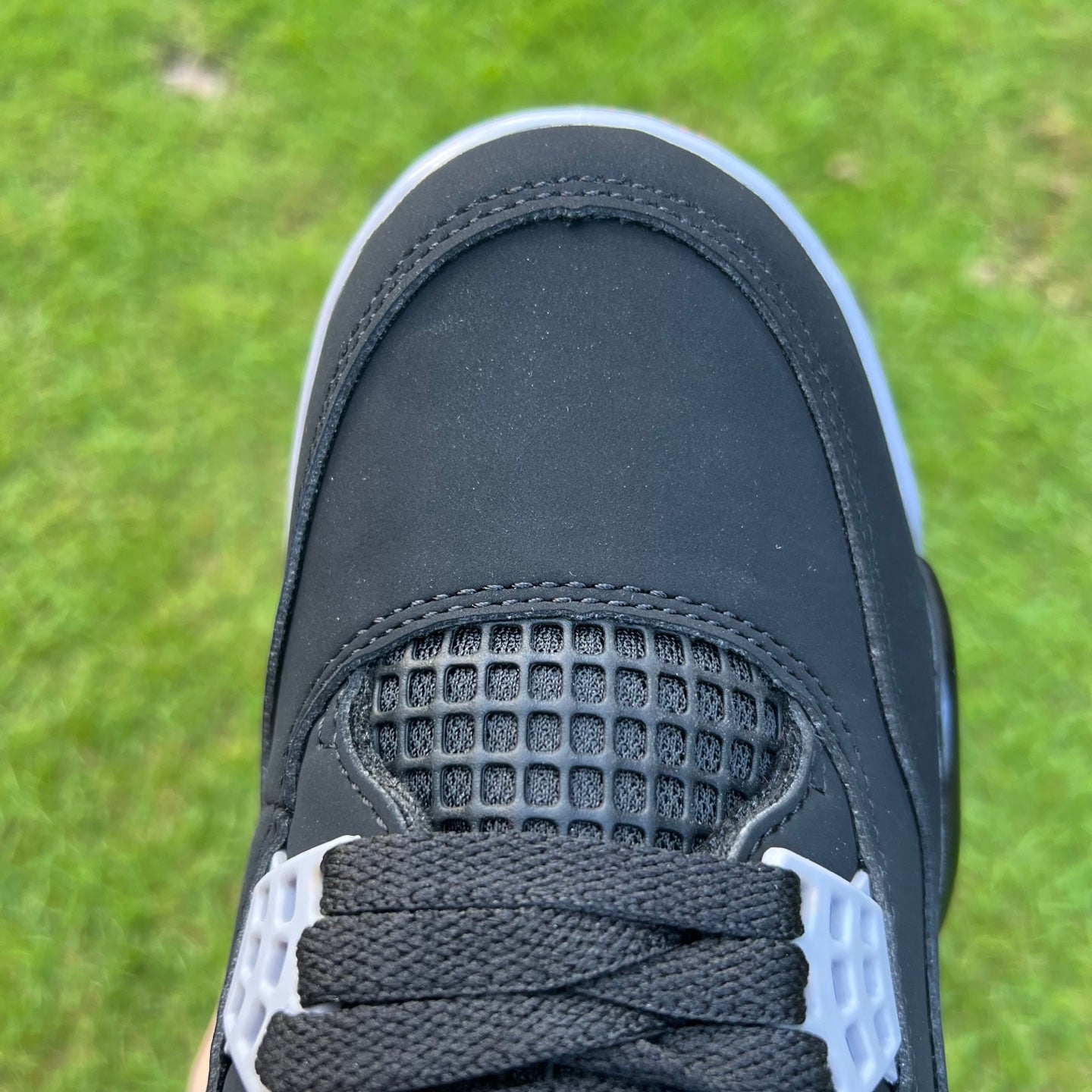 Air Jordan 4 Retro OG Bred 2026 IX8180-001