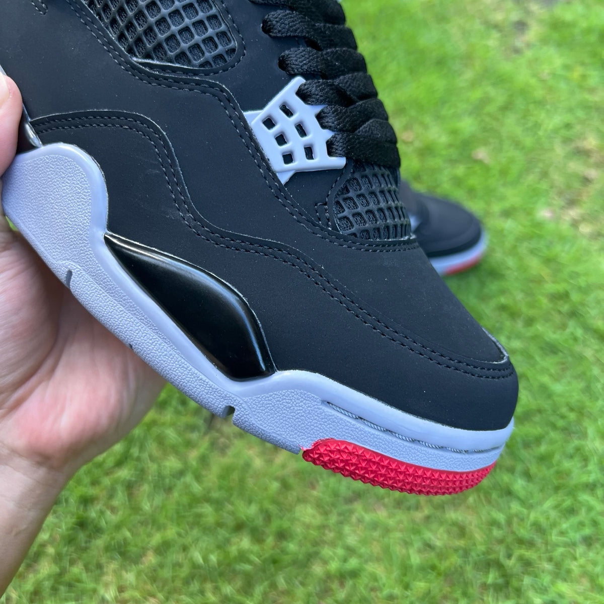 Air Jordan 4 Retro OG Bred 2026 IX8180-001