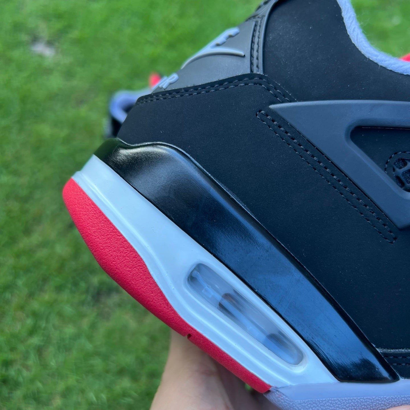 Air Jordan 4 Retro OG Bred 2026 IX8180-001