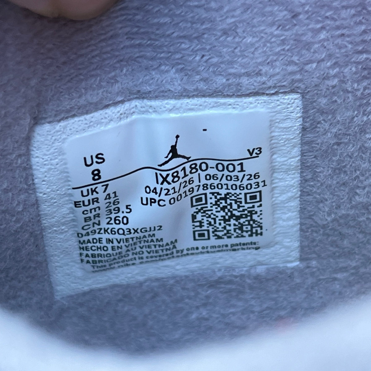 Air Jordan 4 Retro OG Bred 2026 IX8180-001