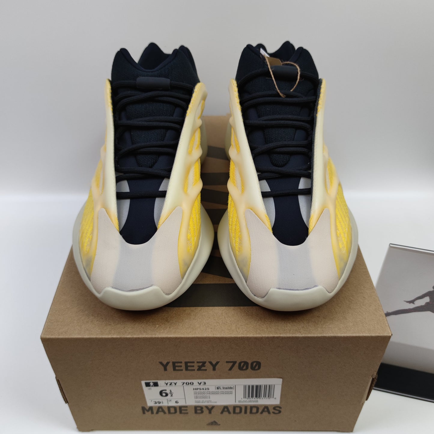 Adidas Originals Yeezy 700 V3 "Mono Safflower" HP5425 - Nike x Jordan