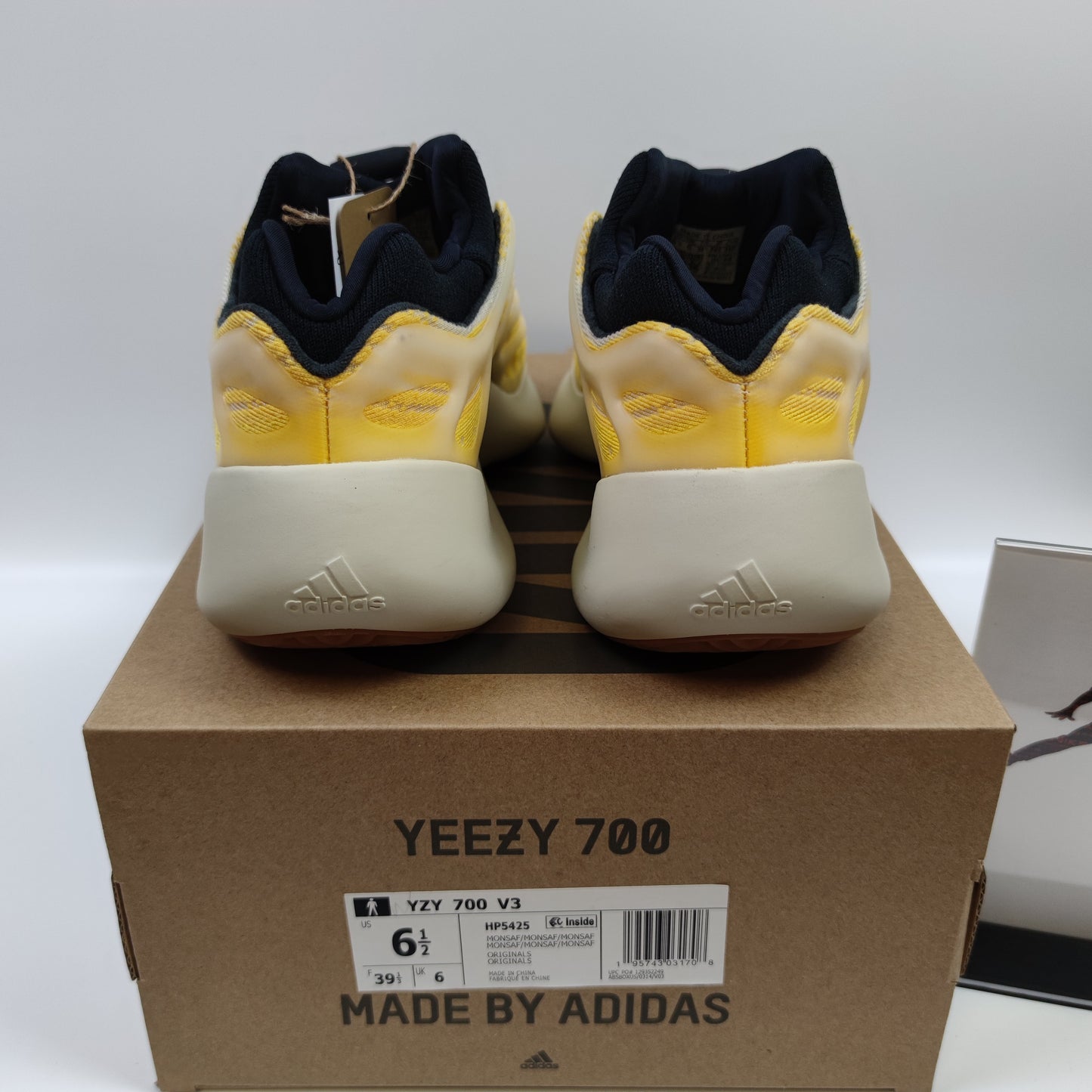 Adidas Originals Yeezy 700 V3 "Mono Safflower" HP5425 - Nike x Jordan