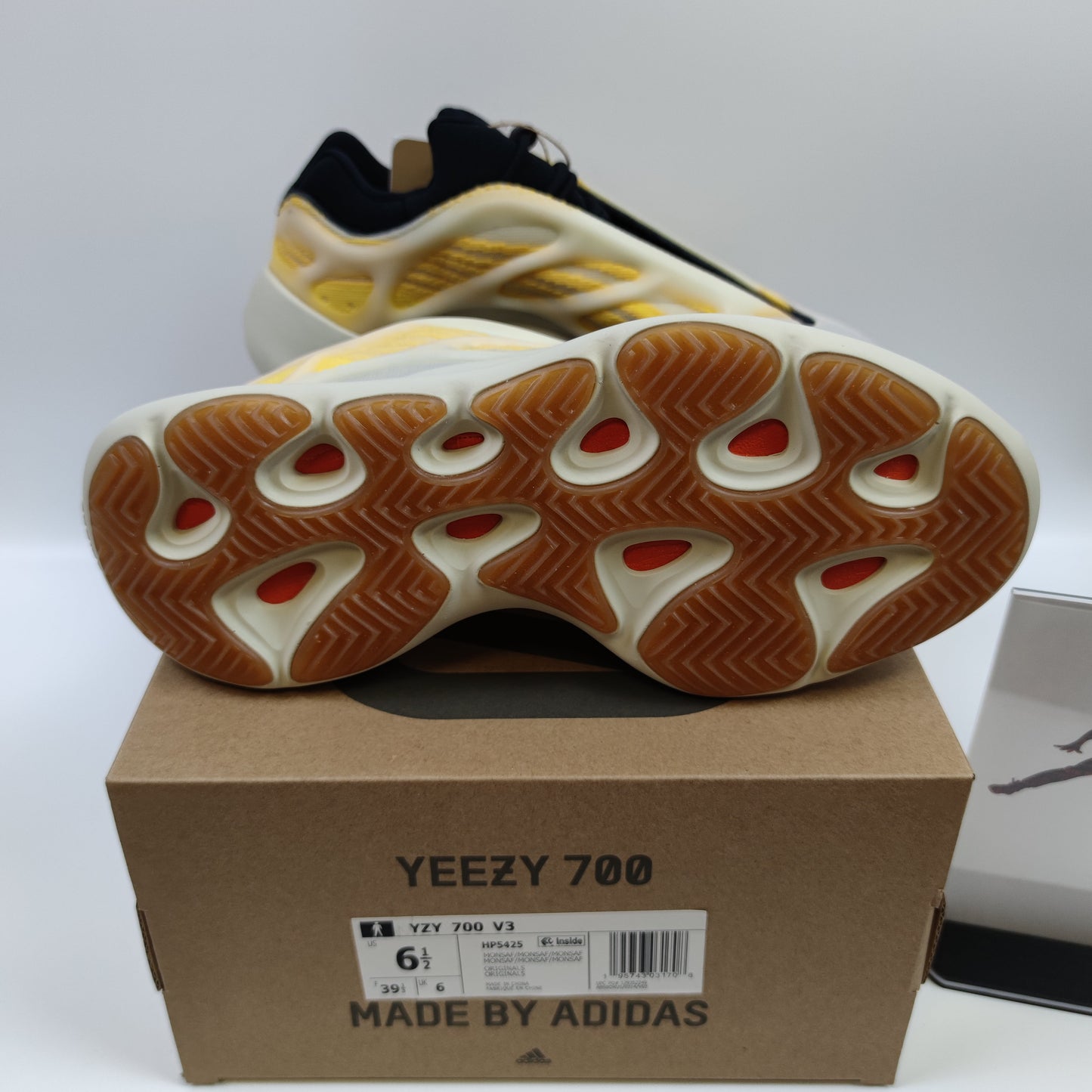 Adidas Originals Yeezy 700 V3 "Mono Safflower" HP5425 - Nike x Jordan