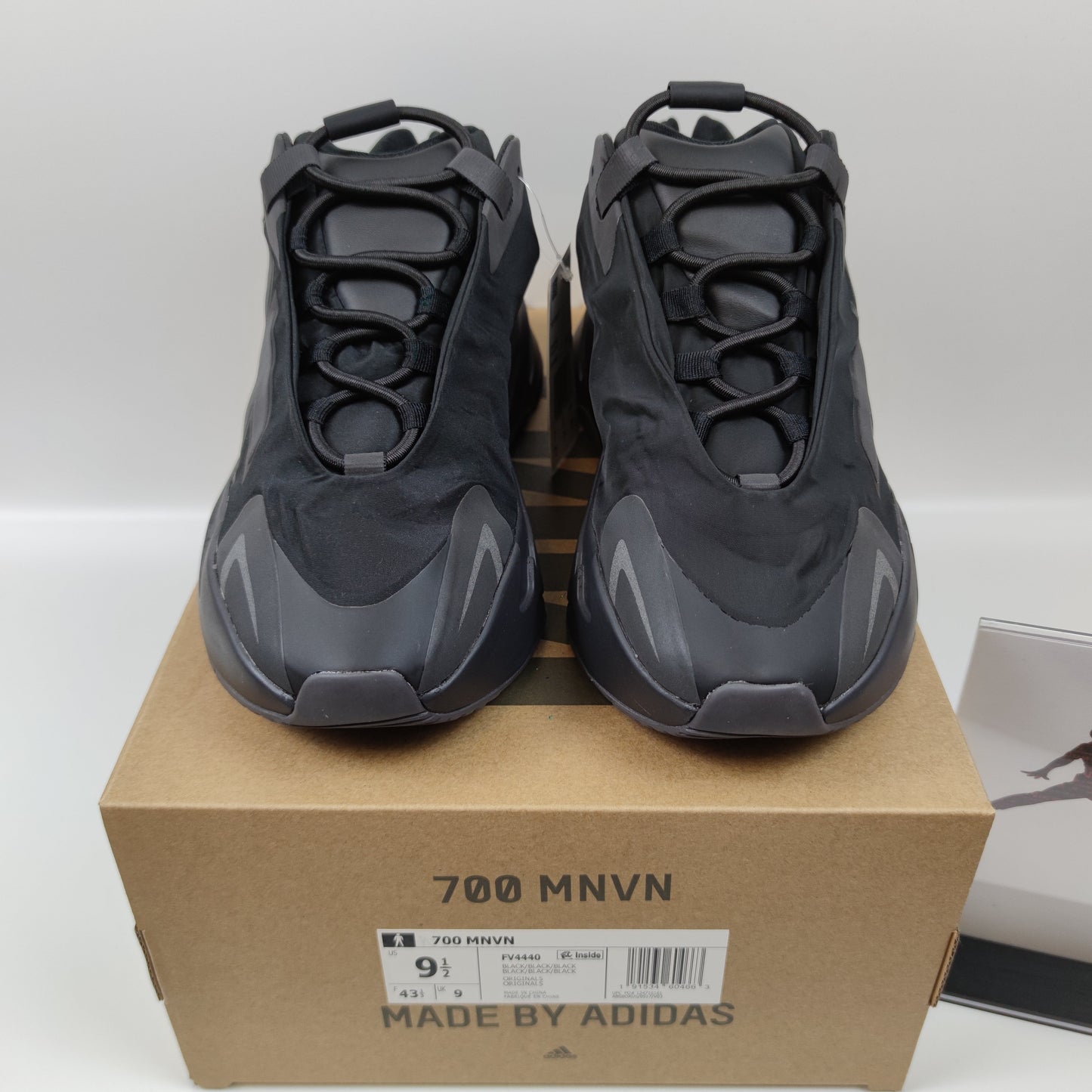 Adidas Originals Yeezy Boost 700 MNVN FV4440 - Nike x Jordan