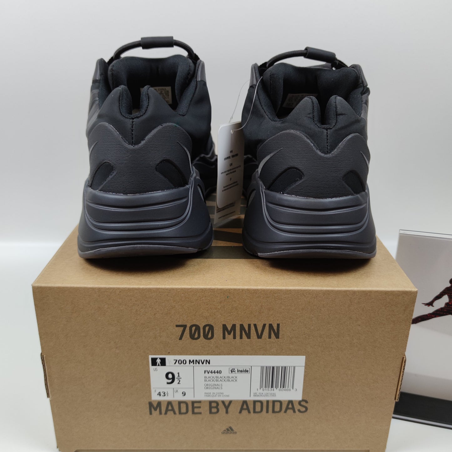Adidas Originals Yeezy Boost 700 MNVN FV4440 - Nike x Jordan