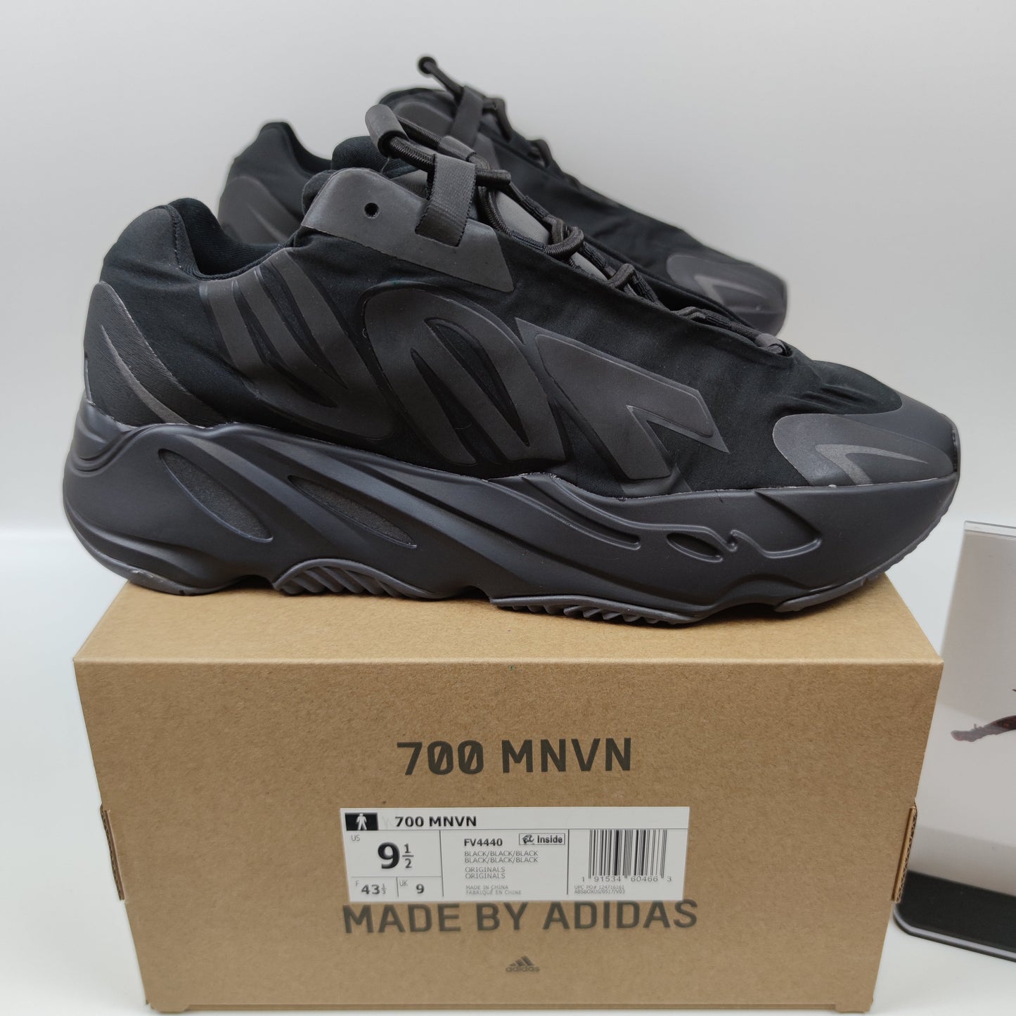 Adidas Originals Yeezy Boost 700 MNVN FV4440 - Nike x Jordan