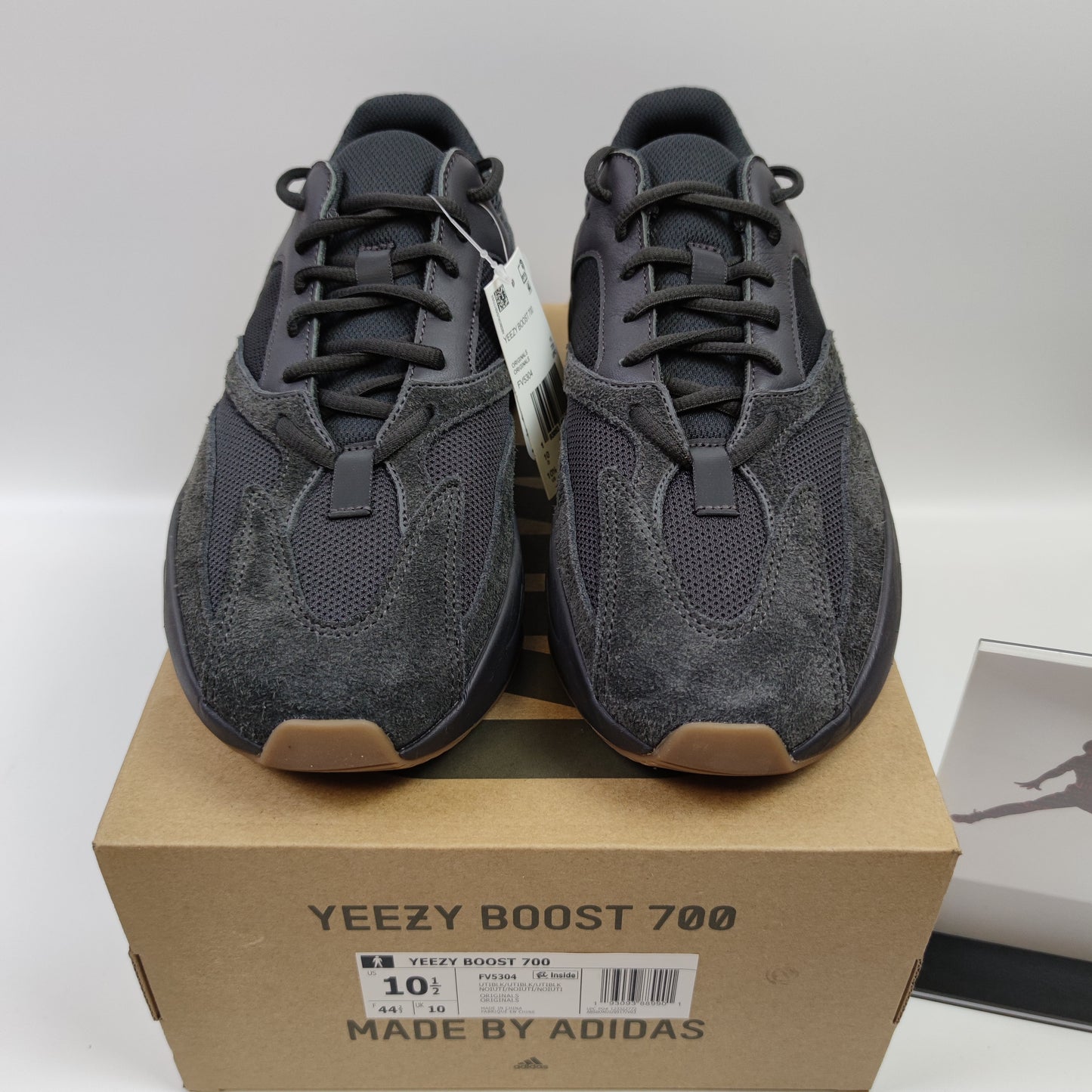 Adidas Originals Yeezy Boost 700 "Utility Black" FV5304 - Nike x Jordan