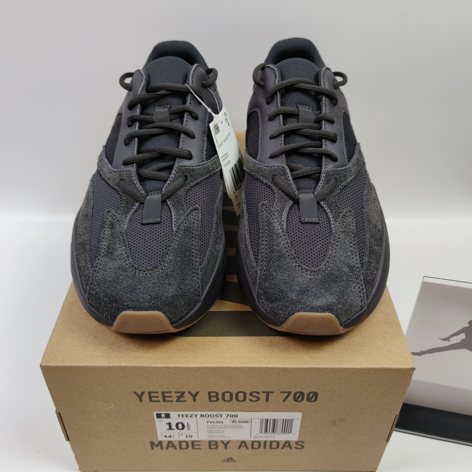 Adidas Originals Yeezy Boost 700 "Utility Black" FV5304 - Nike x Jordan