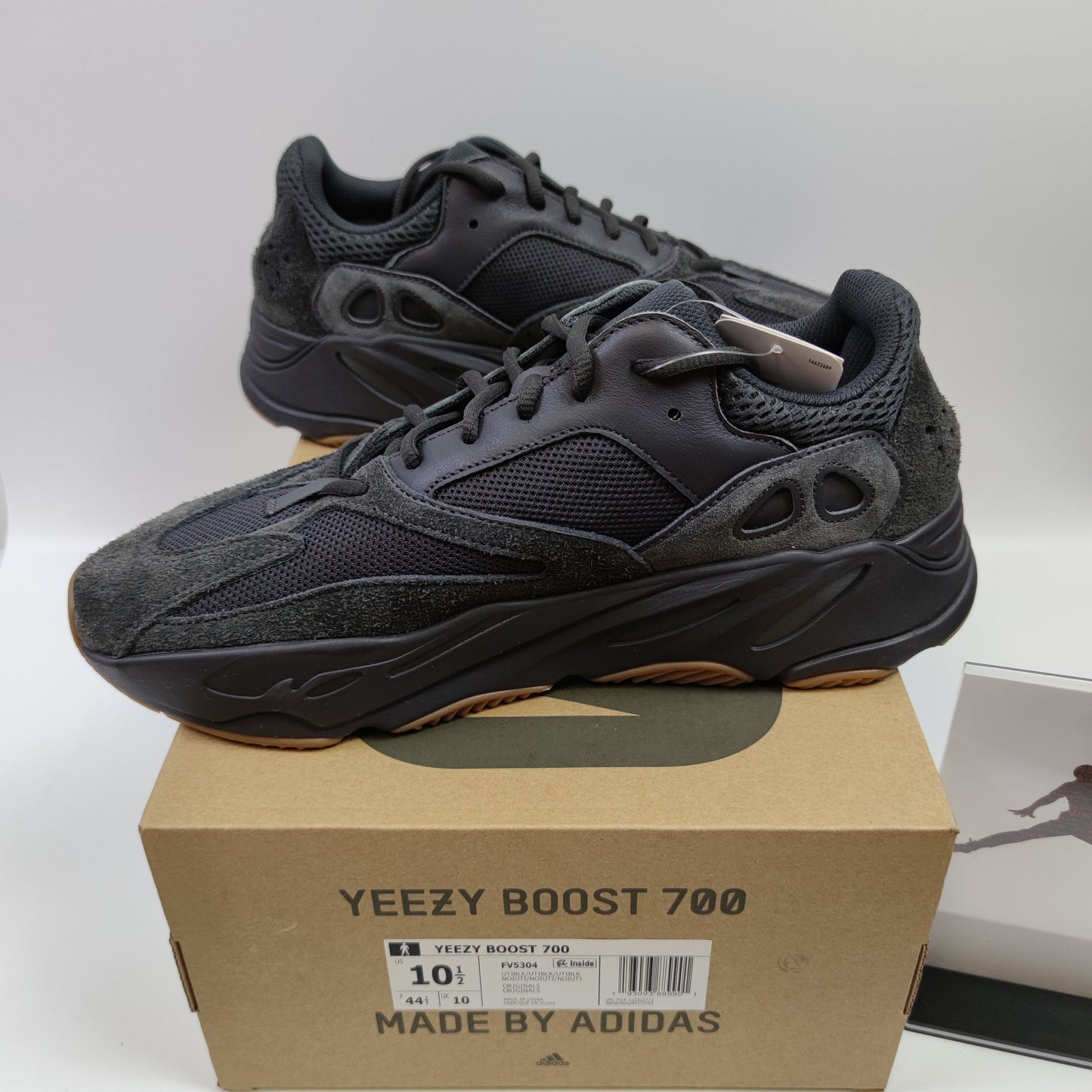 Adidas Originals Yeezy Boost 700 "Utility Black" FV5304 - Nike x Jordan