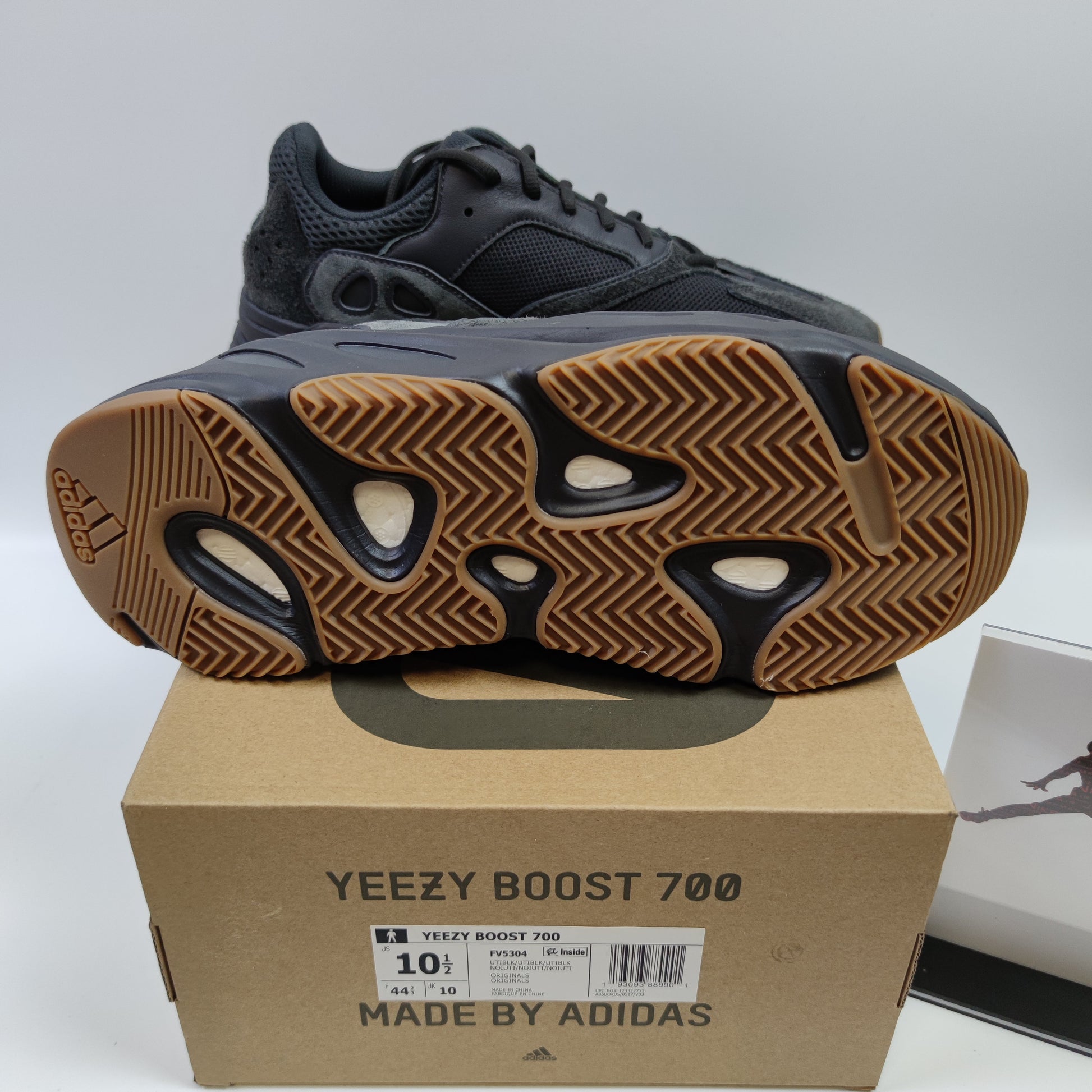 Adidas Originals Yeezy Boost 700 "Utility Black" FV5304 - Nike x Jordan