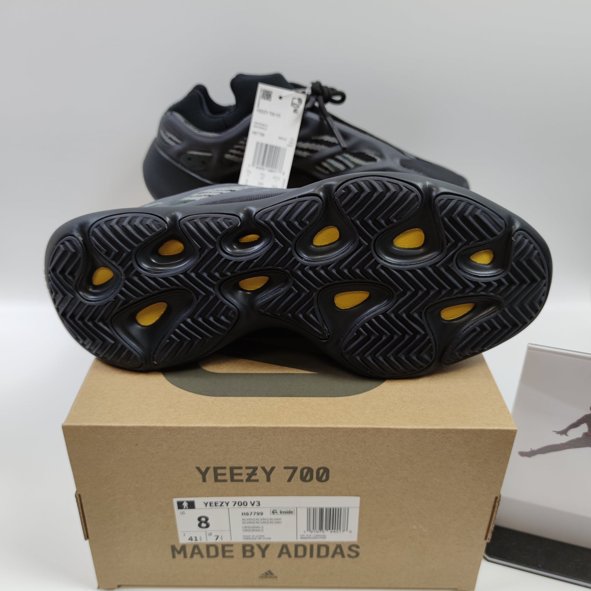 Adidas Yeezy 700 V3 Alvah H67799 - Nike x Jordan
