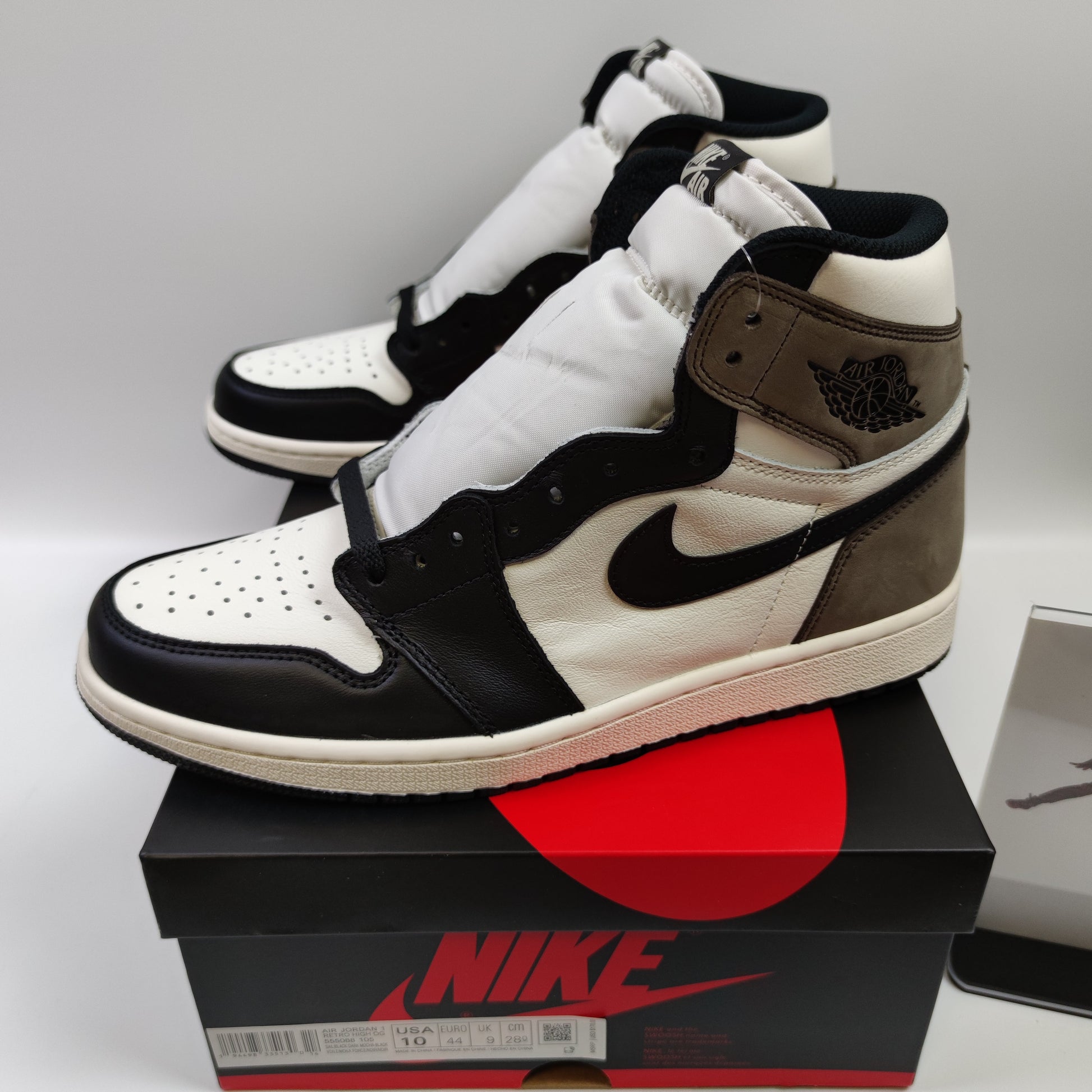 Air Jordan 1 Retro High OG "Dark Mocha" 555088-105 - Nike x Jordan