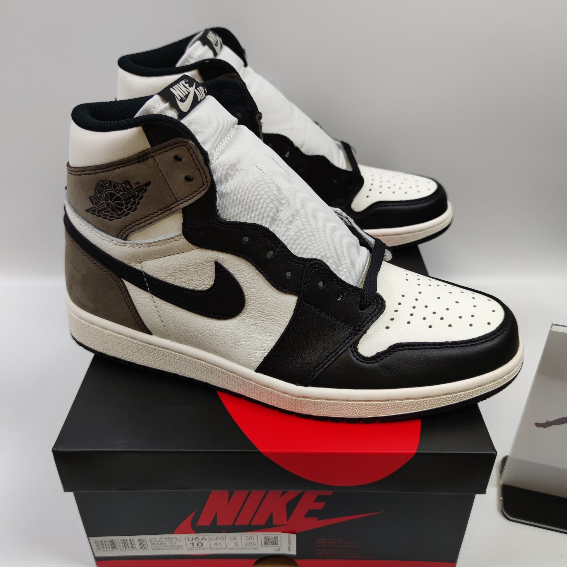 Air Jordan 1 Retro High OG "Dark Mocha" 555088-105 - Nike x Jordan