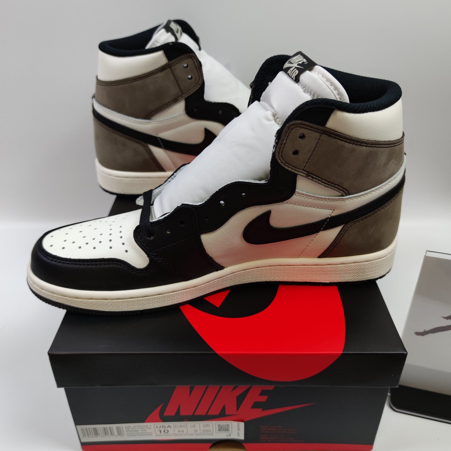 Air Jordan 1 Retro High OG "Dark Mocha" 555088-105 - Nike x Jordan