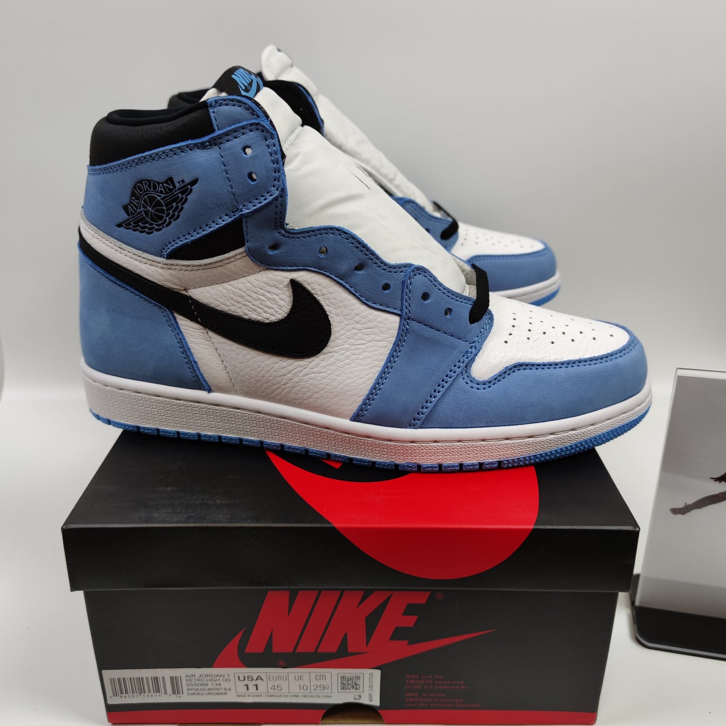 Air Jordan 1 Retro High OG "University Blue" 555088-134 - Nike x Jordan