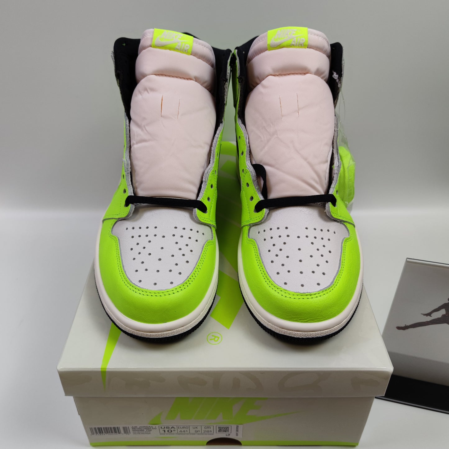 Air Jordan 1 Retro High OG "Volt" 555088-702 - Nike x Jordan
