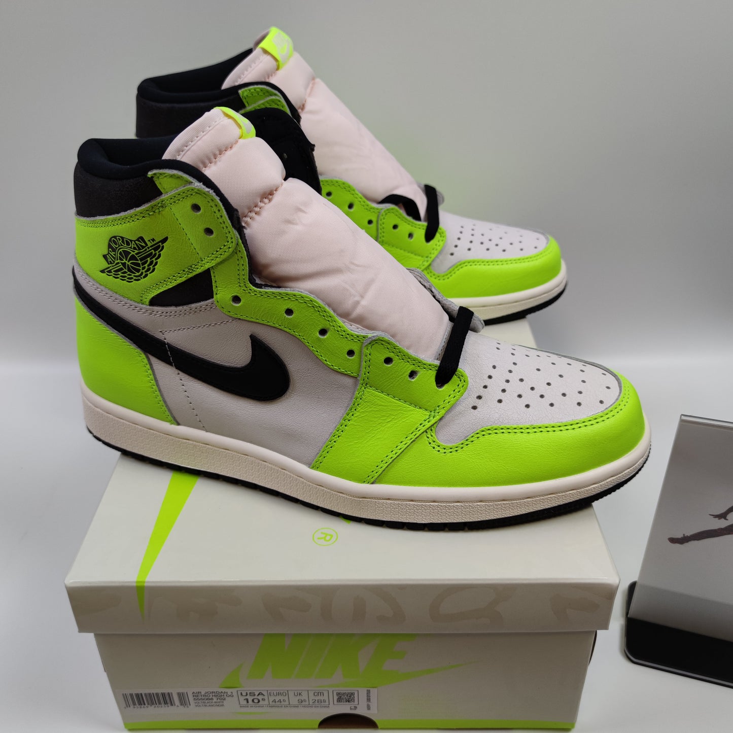 Air Jordan 1 Retro High OG "Volt" 555088-702 - Nike x Jordan