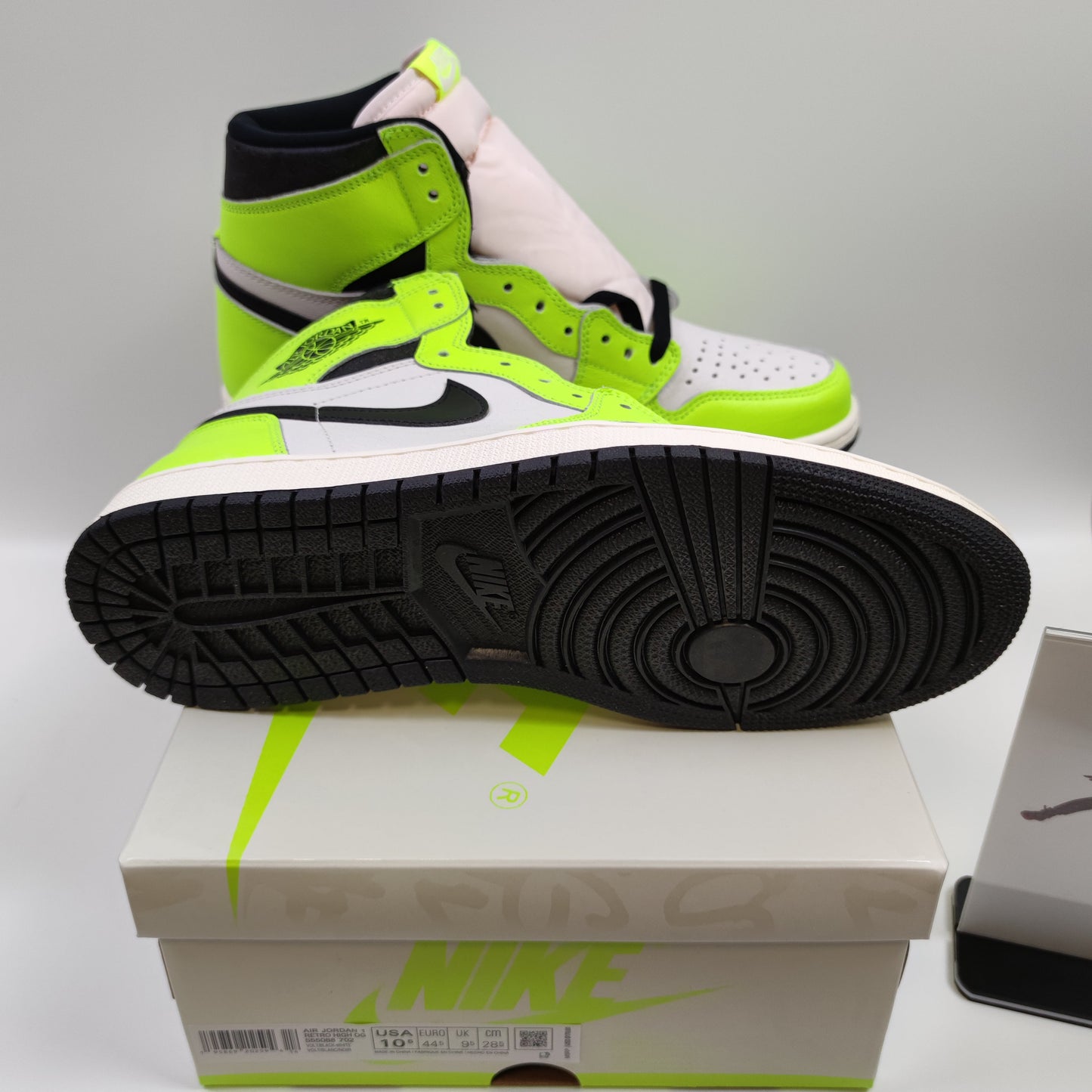 Air Jordan 1 Retro High OG "Volt" 555088-702 - Nike x Jordan
