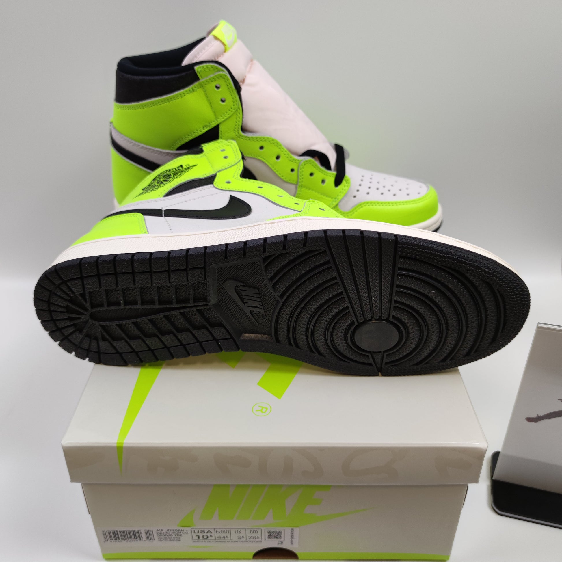 Air Jordan 1 Retro High OG "Volt" 555088-702 - Nike x Jordan