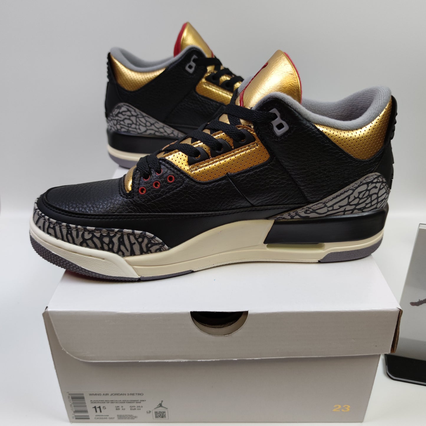 Air Jordan 3 Retro "Black Gold" CK9246-067 - Nike x Jordan