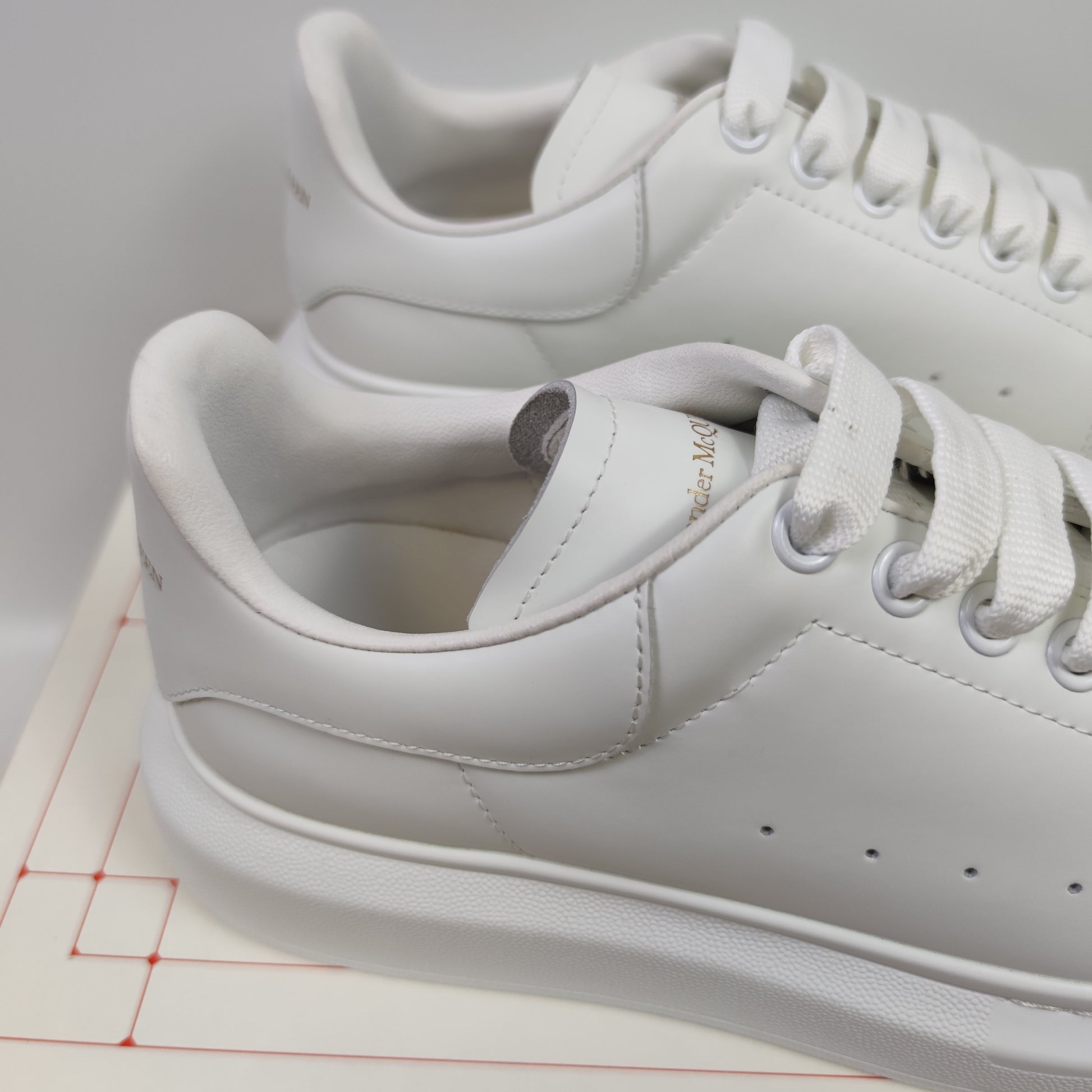 Alexander McQueen 553680WHGP59000 - Nike x Jordan