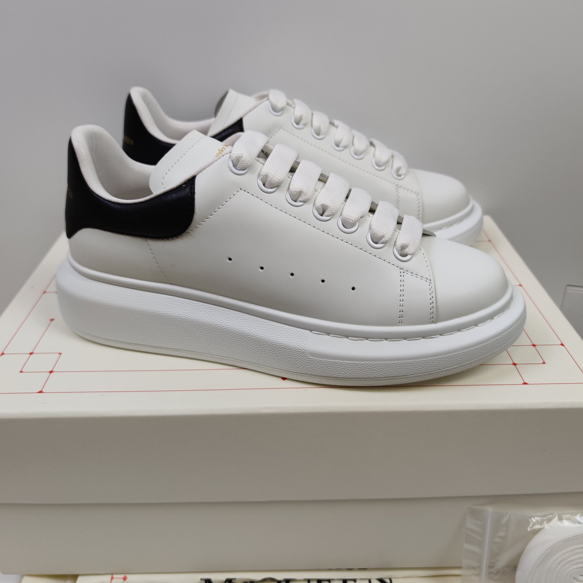 Alexander McQueen 553680WHGP59061 - Nike x Jordan