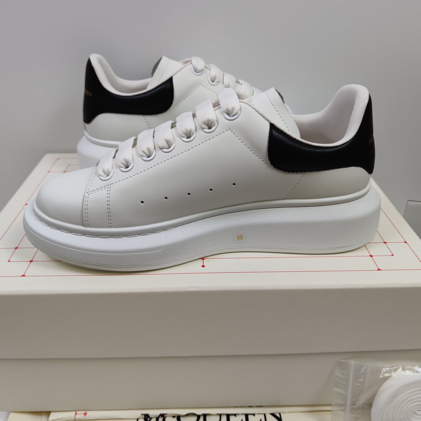 Alexander McQueen 553680WHGP59061 - Nike x Jordan