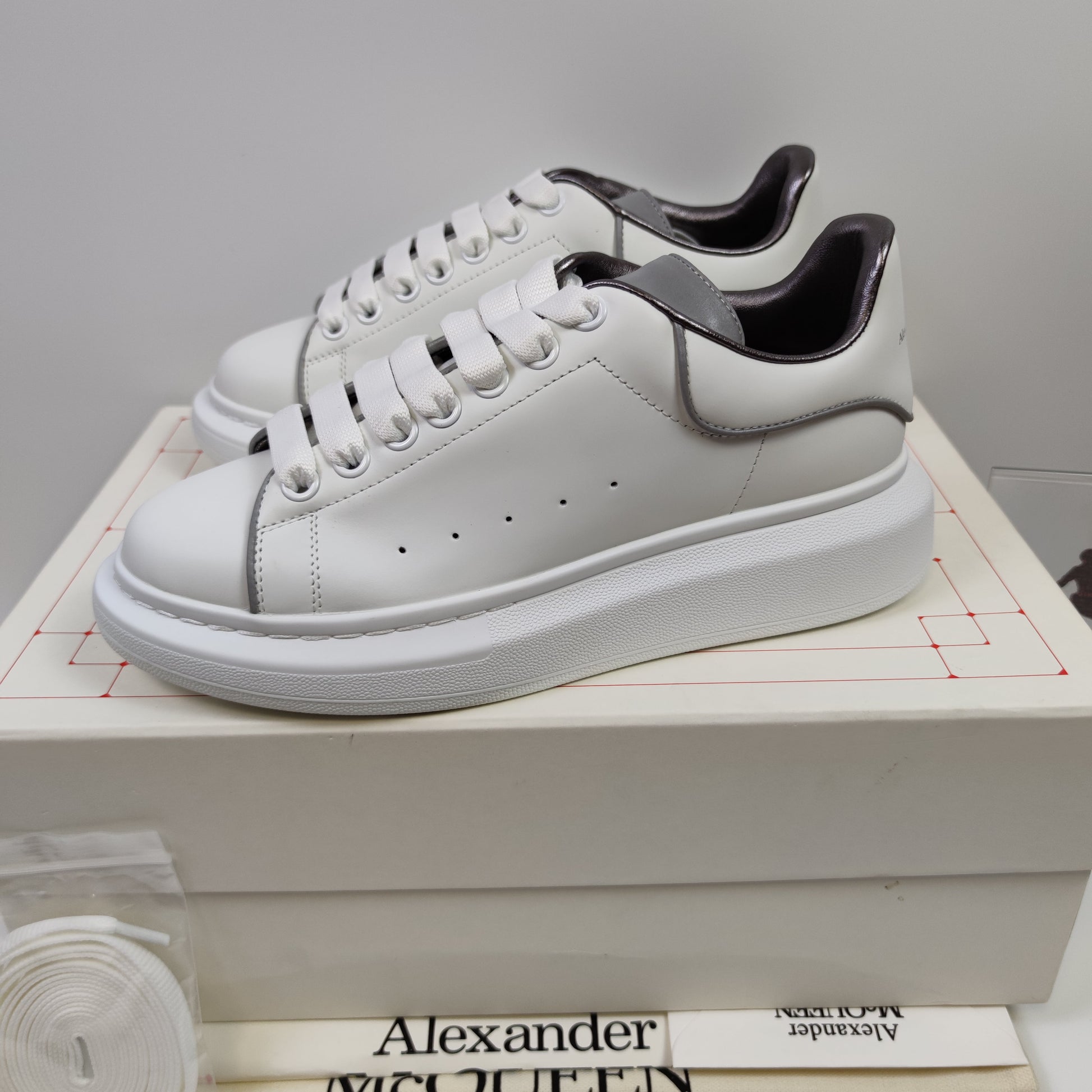 Alexander McQueen 561123WHTQK9071 - Nike x Jordan