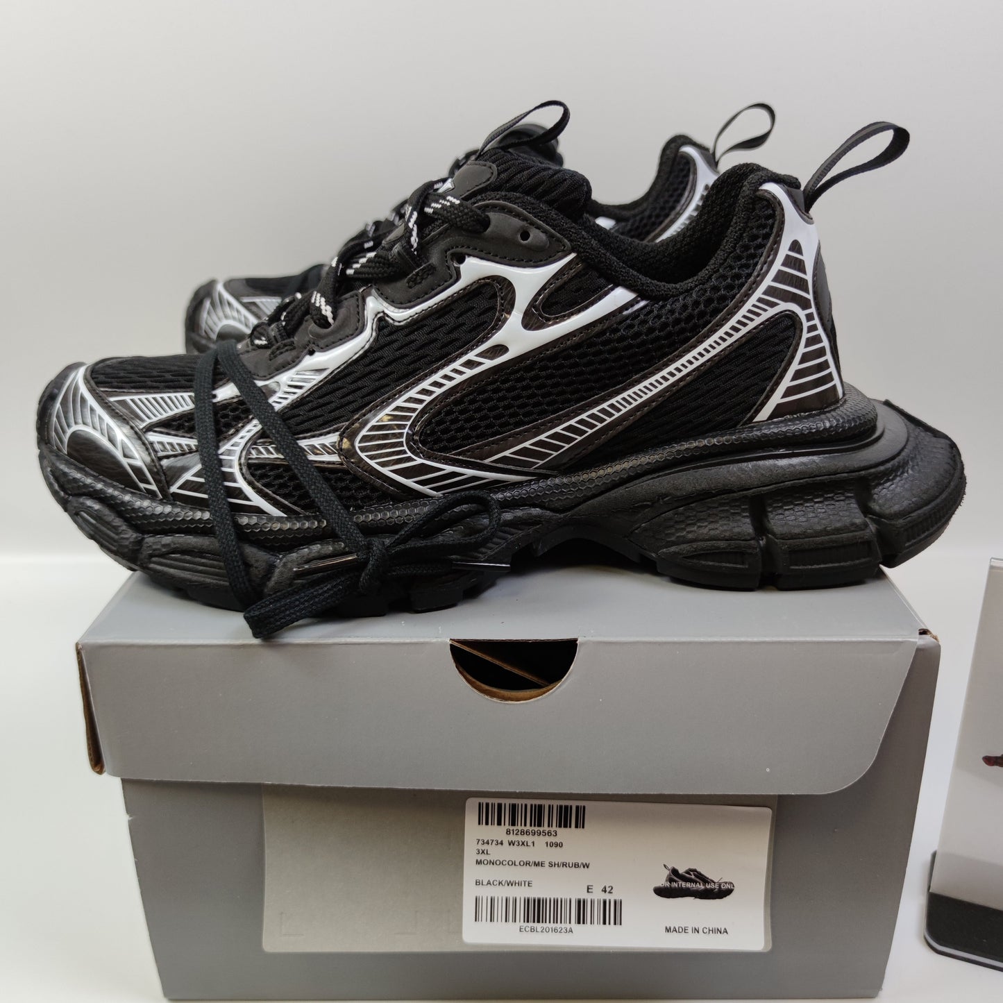 Balenciaga 3XL 734734W3XL11090 - Nike x Jordan