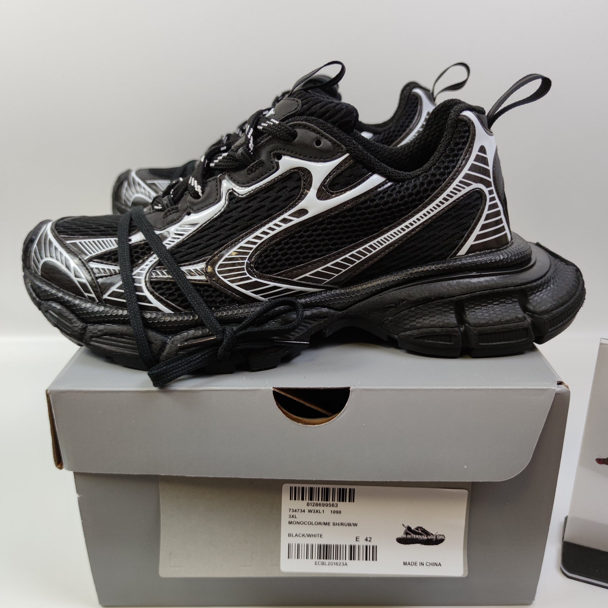 Balenciaga 3XL 734734W3XL11090 - Nike x Jordan