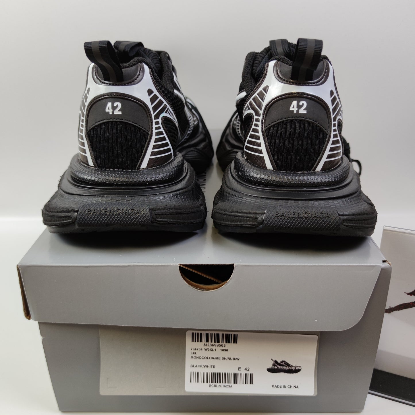 Balenciaga 3XL 734734W3XL11090 - Nike x Jordan
