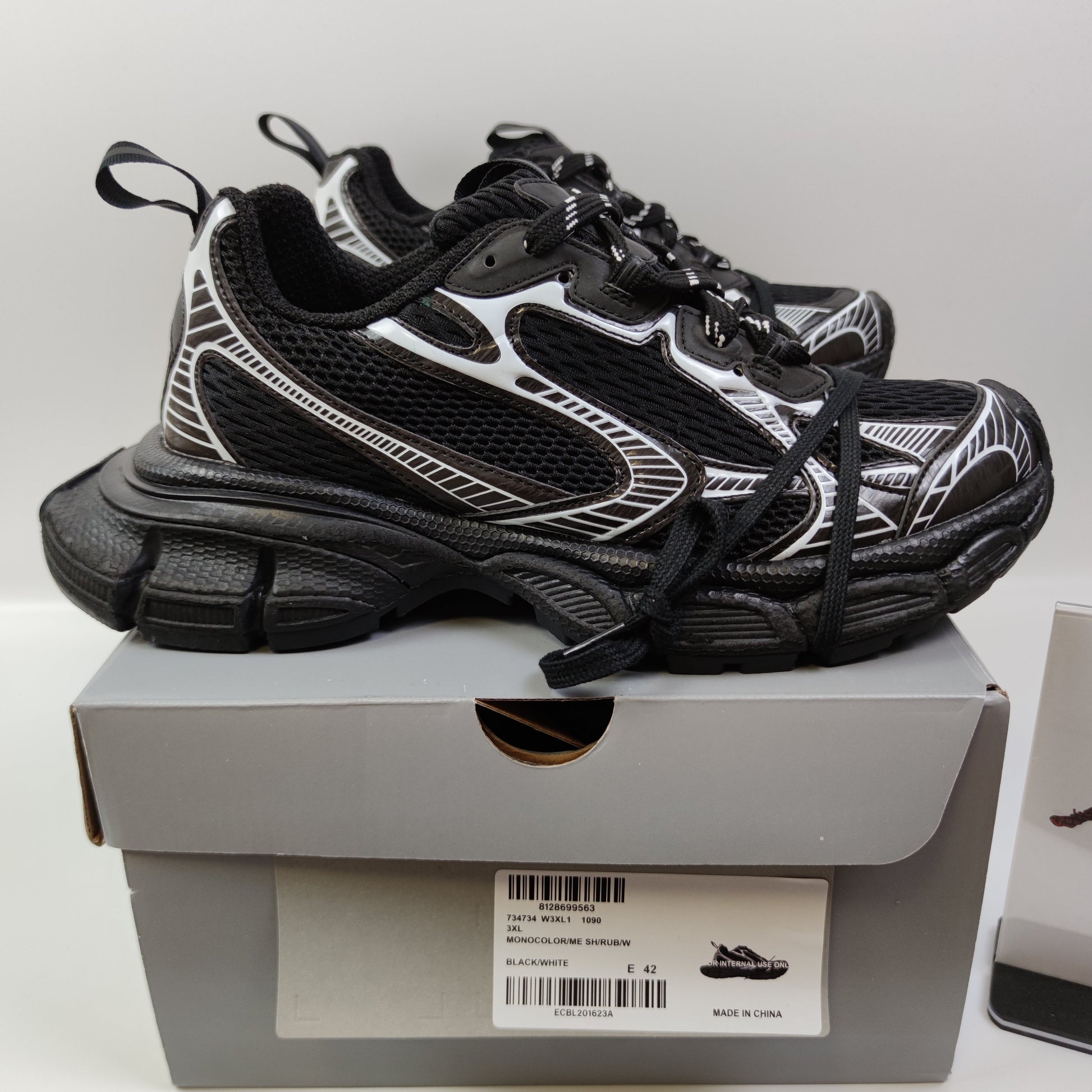 Balenciaga 3XL 734734W3XL11090 - Nike x Jordan