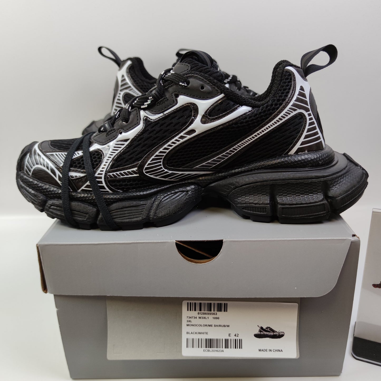 Balenciaga 3XL 734734W3XL11090 - Nike x Jordan
